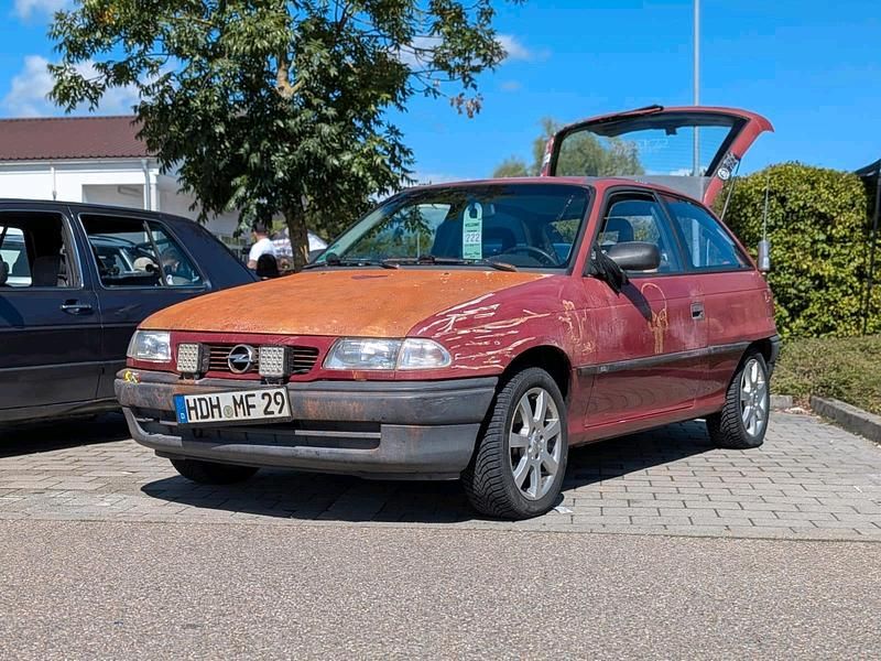 Rot Gebraucht 1995 Opel Astra Kleinwagen | 1.150 € - Bild 1/4