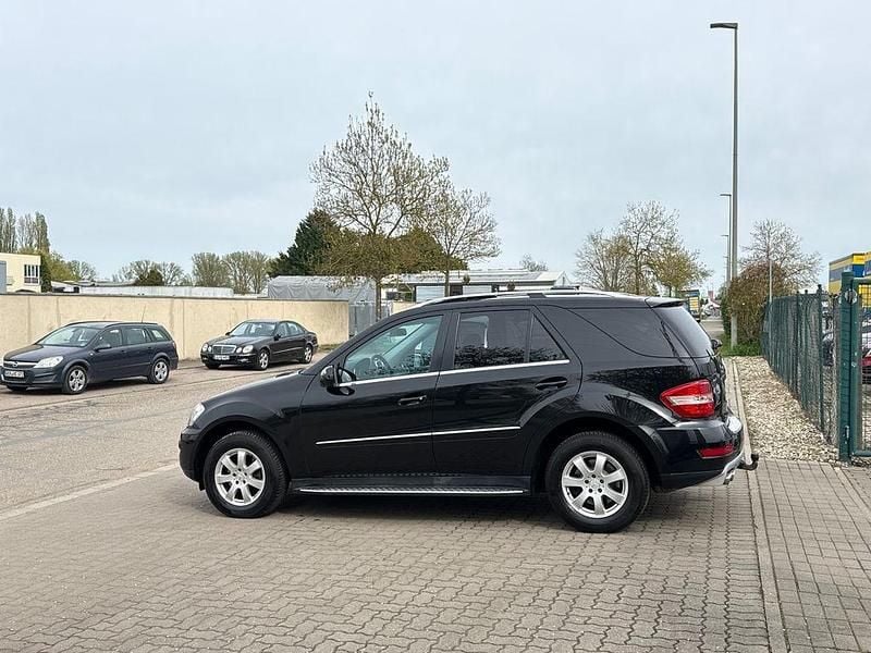 Gebraucht Mercedes ML350 224 PS (164 kW) 2010 Schwarz SUV