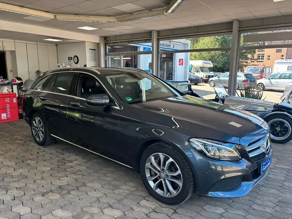 Gebraucht Mercedes C350e 211 PS (155 kW) 2015 Grau Kombi