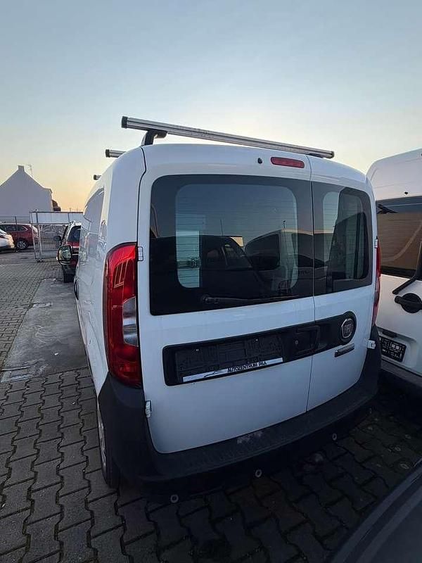 Gebraucht Fiat Doblò Basis 95 PS (69 kW) 2017 Colore esterno (weiß) Van / Kleinbus