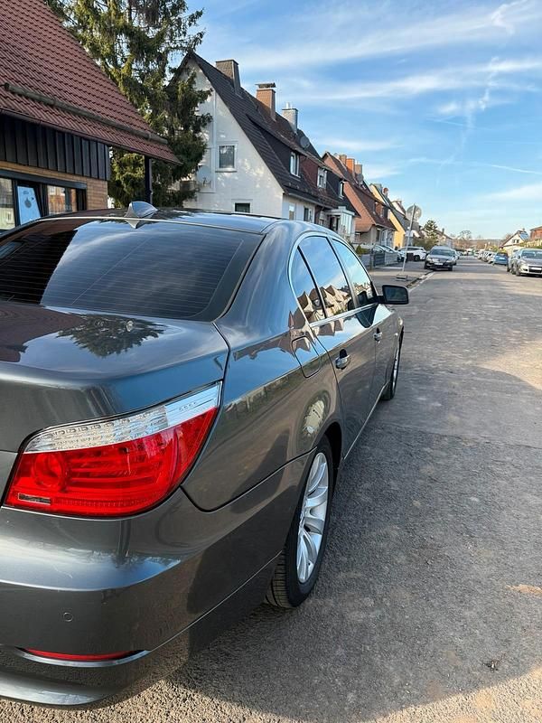 Gebraucht BMW 520 177 PS (130 kW) 2008 Grau Limousine