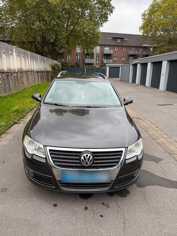 Braun Gebraucht 2010 VW Passat Kombi | 2.000 € (Superpreis) - Bild 1/4