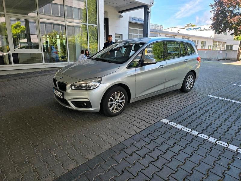 Silber Gebraucht 2017 BMW 218 Kombi | 10.999 € (Guter Preis) - Bild 1/4