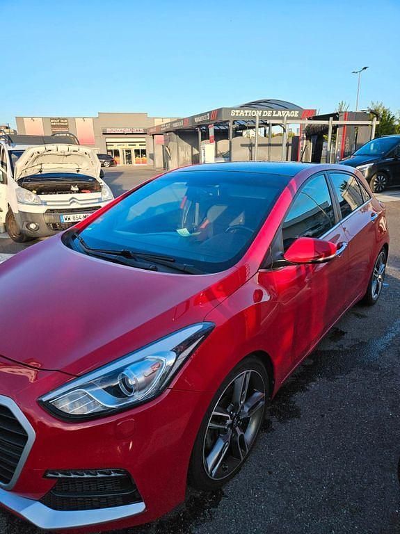 Rot Gebraucht 2015 Hyundai i30 Turbo Limousine | 10.000 € (Fairer Preis) - Bild 1/4