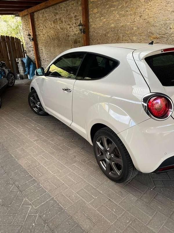 Weiß Gebraucht 2009 Alfa Romeo MiTo Turismo Kleinwagen | 3.000 € (Etwas zu teuer) - Bild 1/4