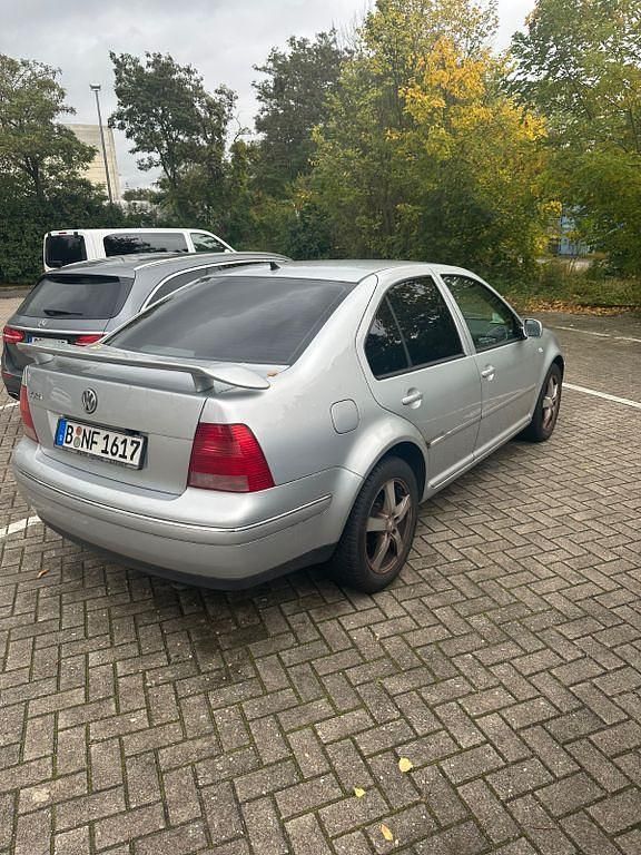 Silber Gebraucht 2002 VW Bora Limousine | 2.500 € (Etwas zu teuer) - Bild 1/3