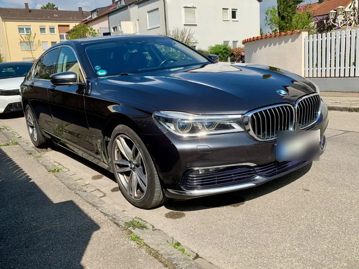 Gebraucht BMW 750 Sport Line 449 PS (330 kW) 2016 Grau Limousine