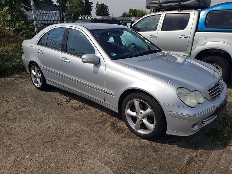 Silber Gebraucht 2006 Mercedes C230 Avantgarde Limousine | 3.950 € (Fairer Preis) - Bild 1/4