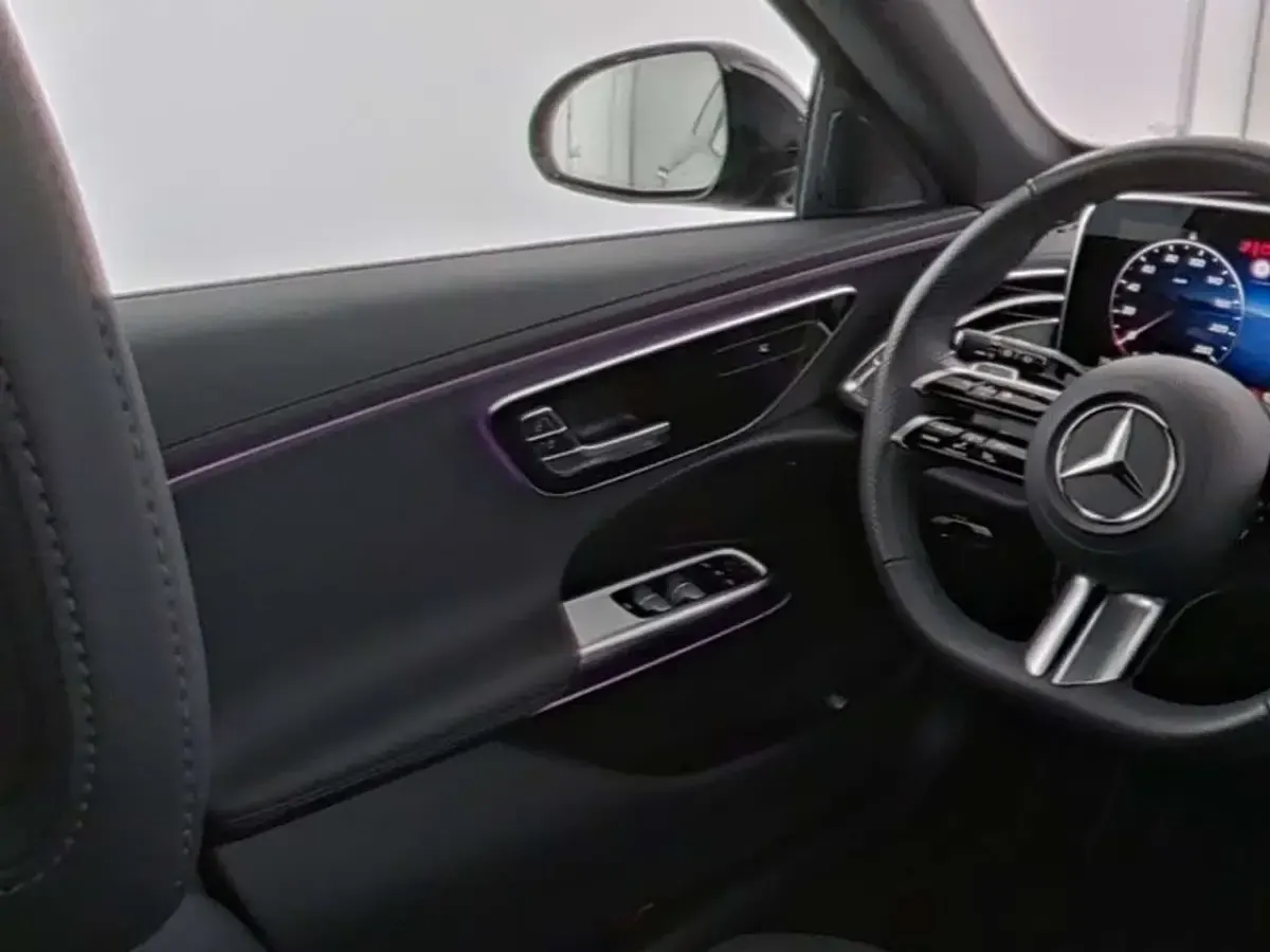 Gebraucht Mercedes E220 AMG 197 PS (144 kW) 2025 Grau Limousine