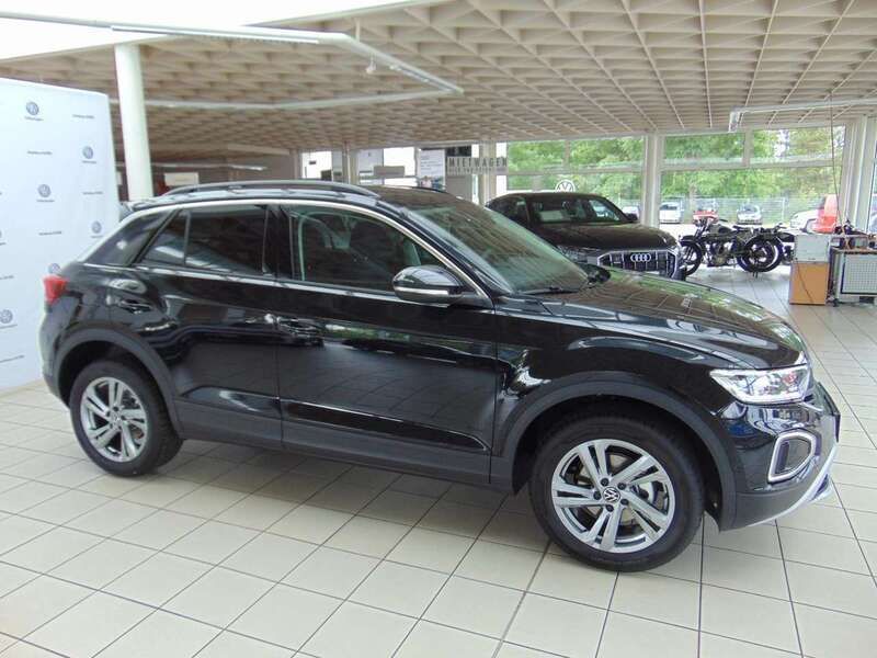 Deep black perleffekt Neu 2025 VW T-Roc Life SUV | 33.990 € (Guter Preis) - Bild 1/4
