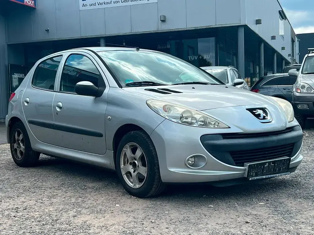 Gebraucht Peugeot 206+ Basis 68 PS (50 kW) 2011 Grau Kleinwagen