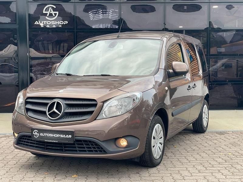 Braun Gebraucht 2017 Mercedes Citan 111 Kombi | 8.900 € (Guter Preis) - Bild 1/4