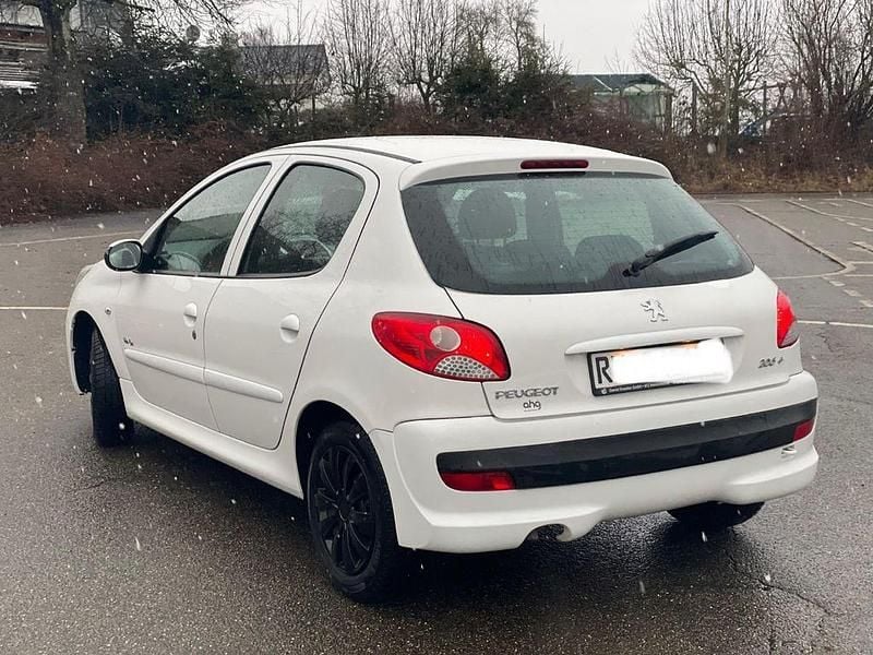 Gebraucht Peugeot 206+ 73 PS (53 kW) 2011 Weiß Kleinwagen