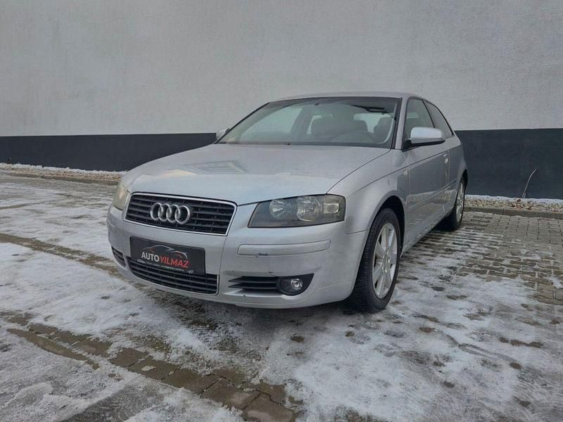 Silber Gebraucht 2003 Audi A3 Attraction Limousine | 2.690 € (Fairer Preis) - Bild 1/4
