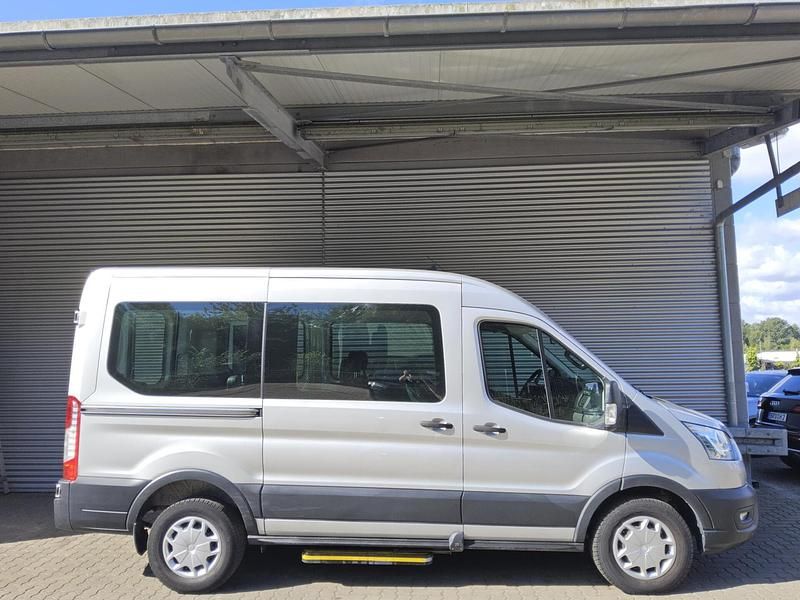 Polarsilber metallic Gebraucht 2021 Ford Transit Trend Kombi | 26.980 € - Bild 1/4
