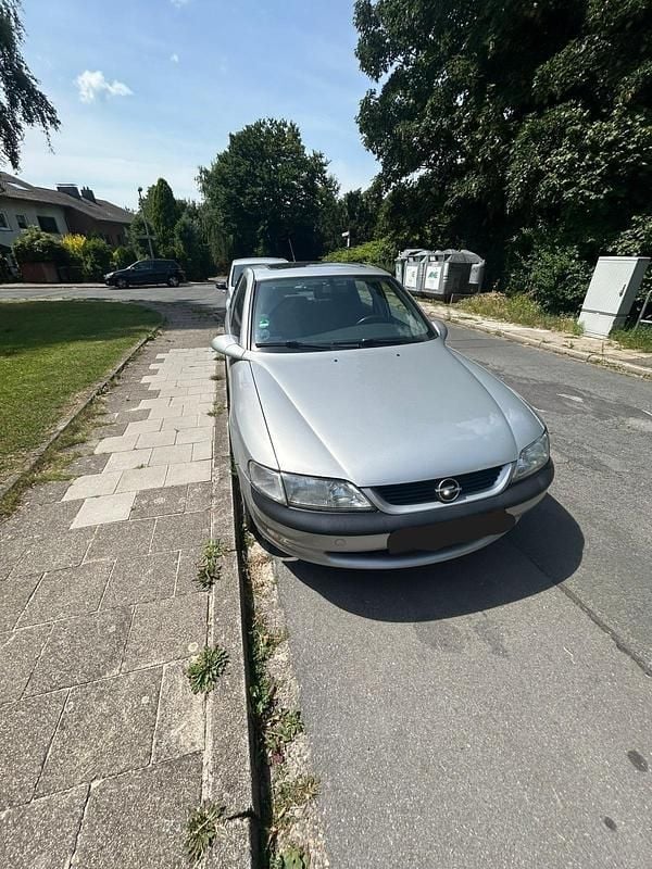 Silber Gebraucht 2000 Opel Vectra Limousine | 1.450 € (Fairer Preis) - Bild 1/4