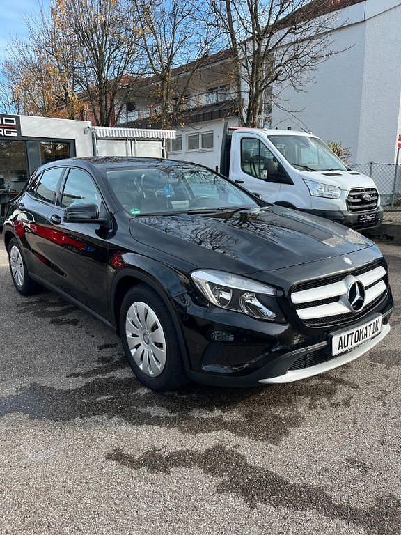 Schwarz Gebraucht 2016 Mercedes GLA200 SUV | 13.890 € (Superpreis) - Bild 1/4