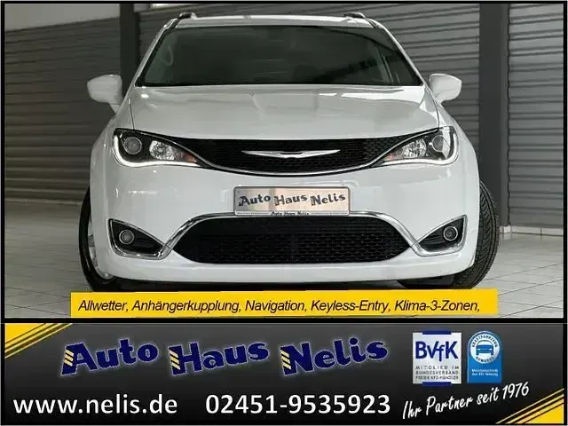 Second-hand Chrysler Pacifica 291 CP (214 kW) 2016 Alb Monovolum