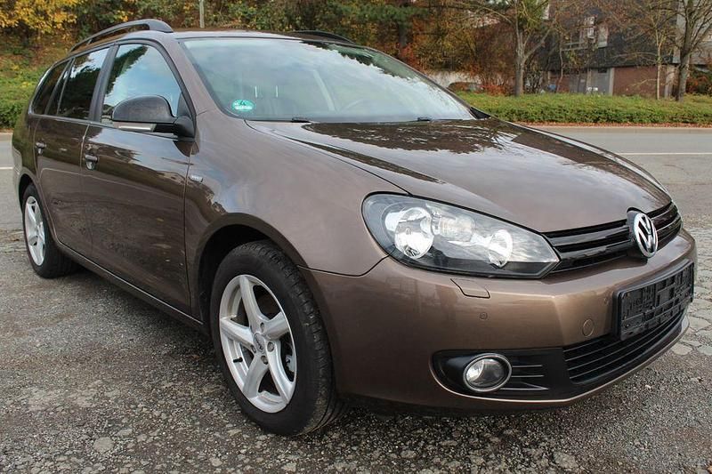 Gebraucht VW Golf VI Match 105 PS (77 kW) 2012 Braun Kleinwagen