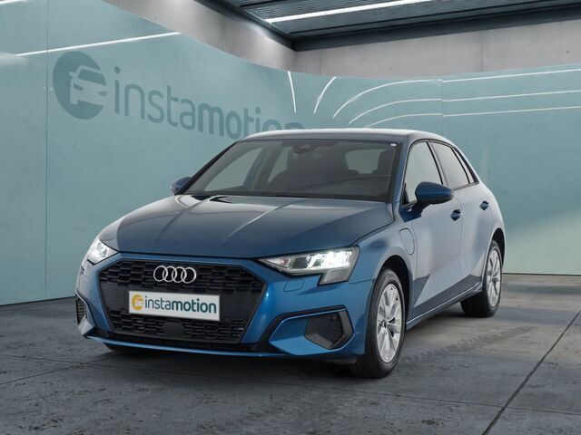 Blau Gebraucht 2022 Audi A3 Sportback e-tron Sport Limousine | 24.490 € (Fairer Preis) - Bild 1/2