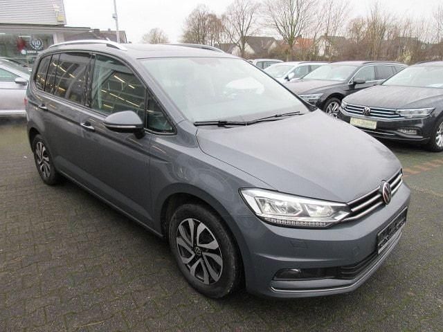 Używany VW Touran Active 150 KM (110 kW) 2021 Szary Minivan