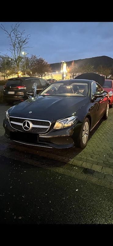 Gebraucht Mercedes E220 194 PS (142 kW) 2019 Schwarz Coupé