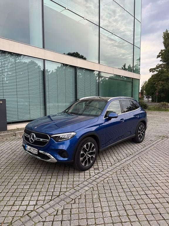 Blau Gebraucht 2024 Mercedes GLC220 Avantgarde SUV | 51.999 € (Superpreis) - Bild 1/4