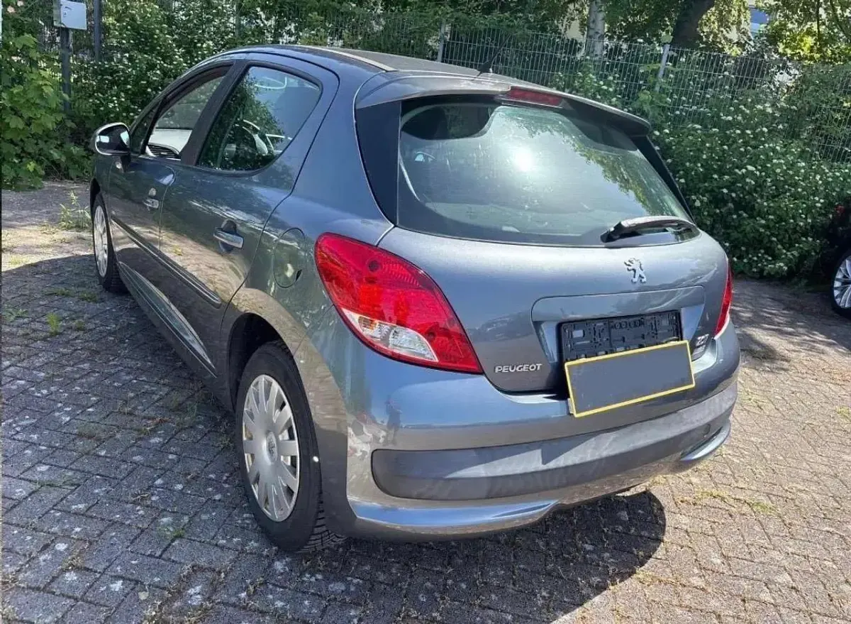 Gebraucht Peugeot 207 90 PS (66 kW) 2010 Lack grau thorium/metallic Limousine