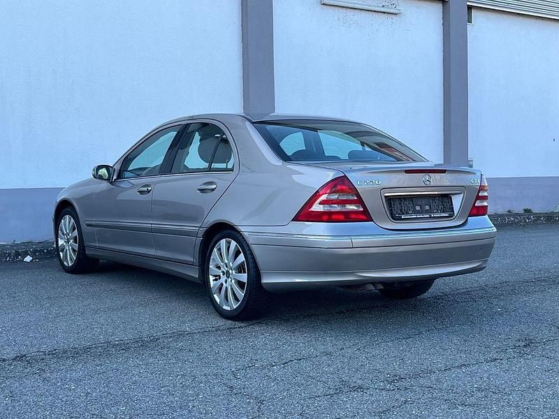 Gebraucht Mercedes C220 150 PS (110 kW) 2005 Silber Limousine