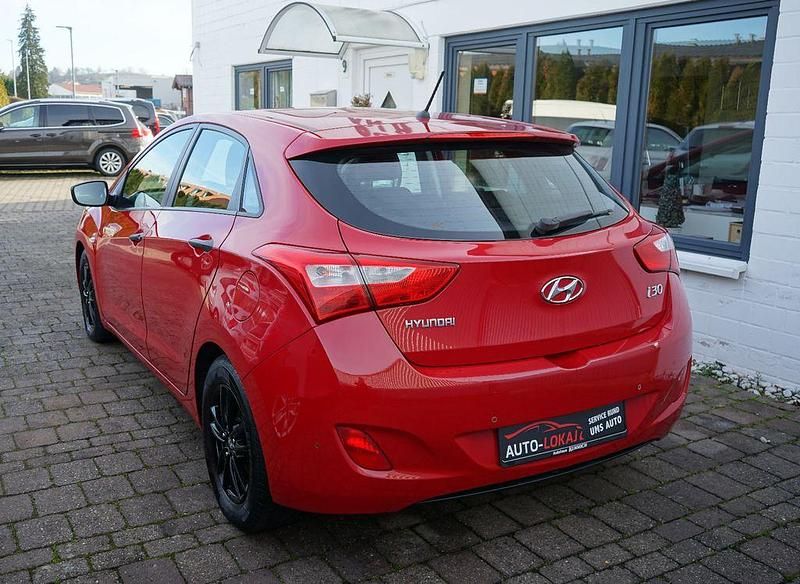 Gebraucht Hyundai i30 150 PS (110 kW) 2012 Rot Limousine