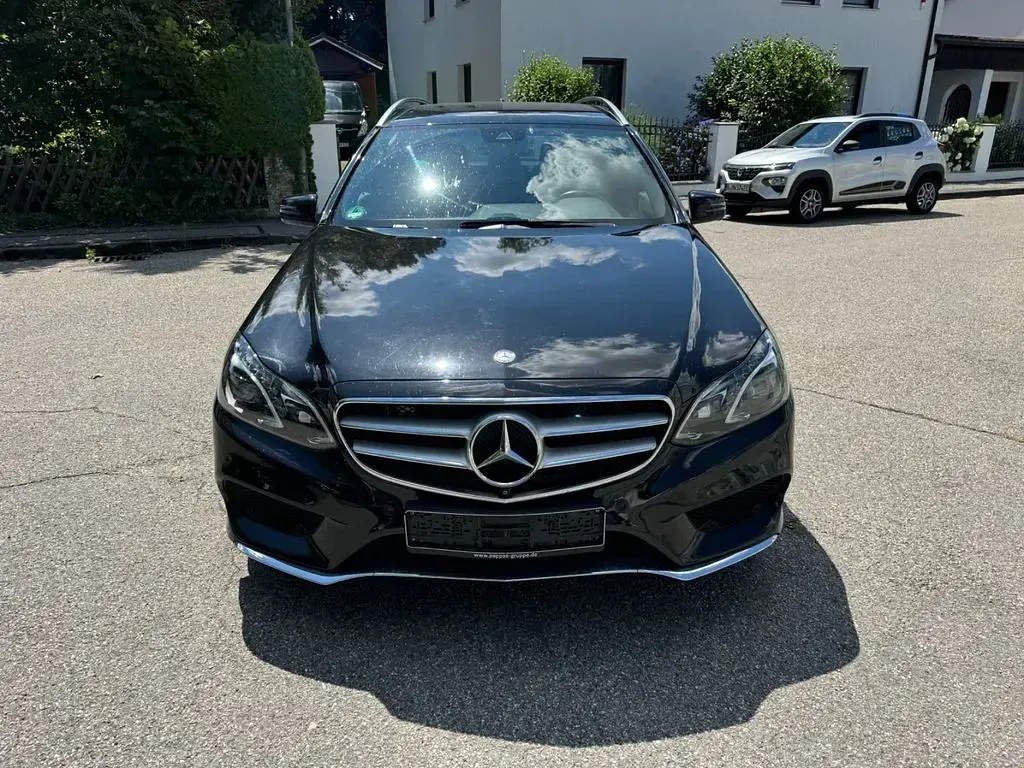 Gebraucht Mercedes E220 AMG line 170 PS (125 kW) 2016 Schwarz Kombi