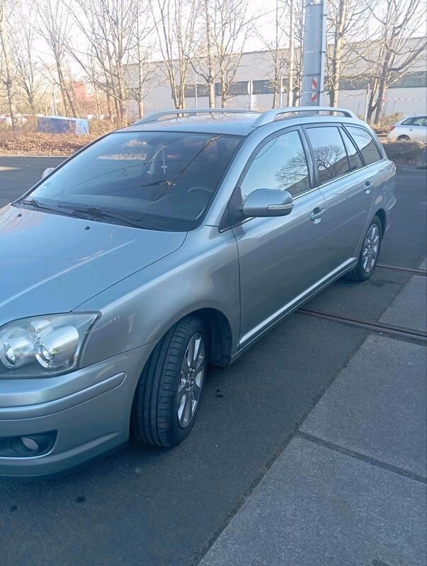 Silber Gebraucht 2008 Toyota Avensis Kombi | 4.500 € (Etwas zu teuer) - Bild 1/4