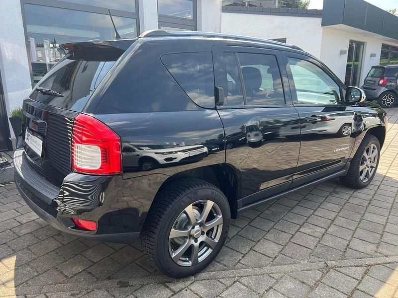 Gebraucht Jeep Compass Sport 163 PS (119 kW) 2012 Schwarz SUV