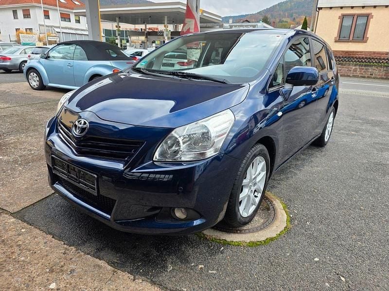 Blau Gebraucht 2012 Toyota Verso Travel Van / Kleinbus | 10.900 € (Teuer) - Bild 1/4