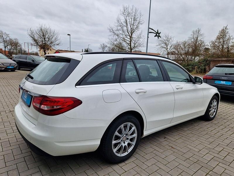 Gebraucht Mercedes C200 136 PS (100 kW) 2015 Weiß Kombi