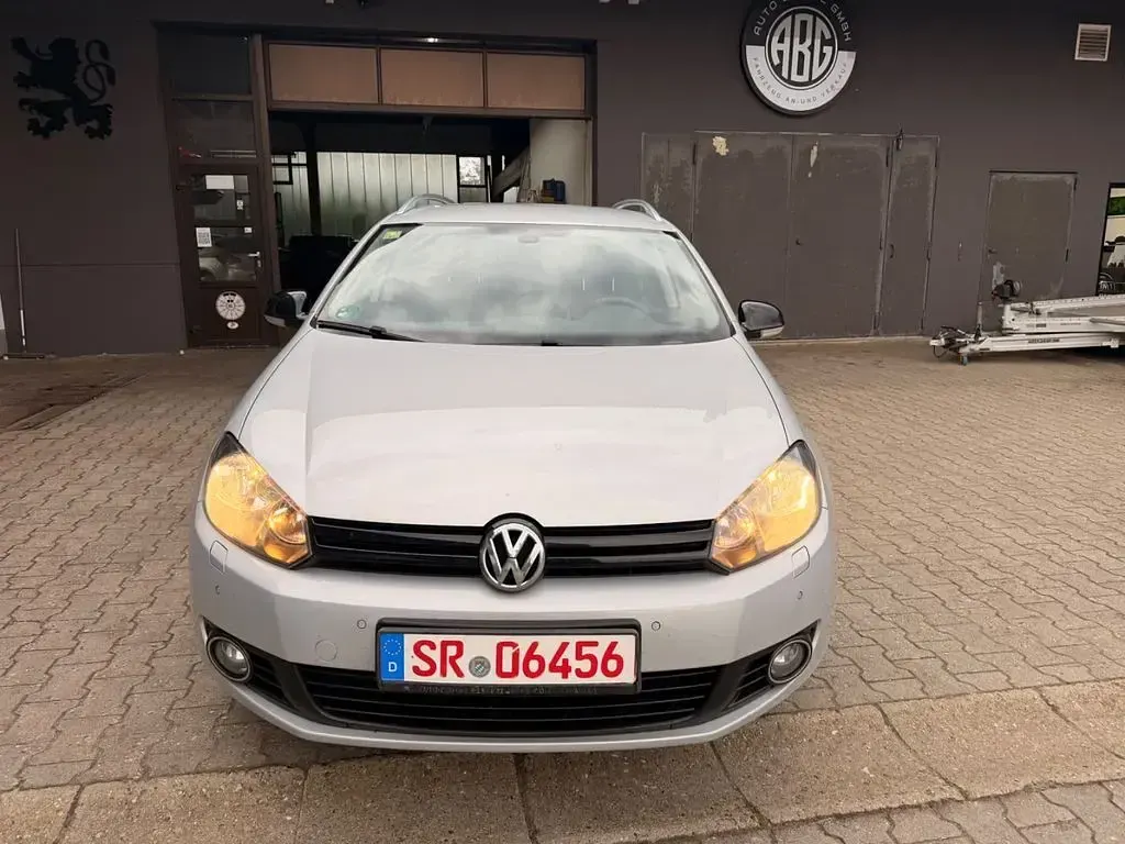 Gebraucht VW Golf VI Match 105 PS (77 kW) 2012 Silber Kombi
