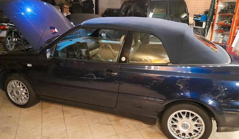 Gebraucht VW Golf 115 PS (84 kW) 2003 Blau Cabrio