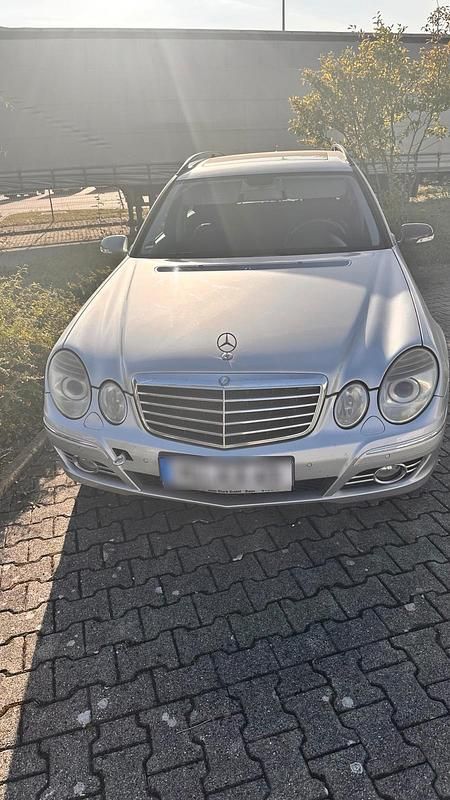 Grau Gebraucht 2007 Mercedes E320 Kombi | 1.500 € (Superpreis) - Bild 1/4