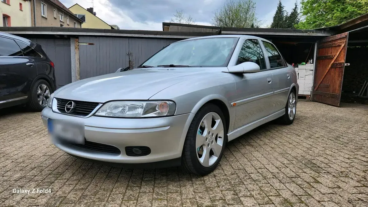 Begagnad Opel Vectra 101 HK (74 kW) 2001 Silver Sedan
