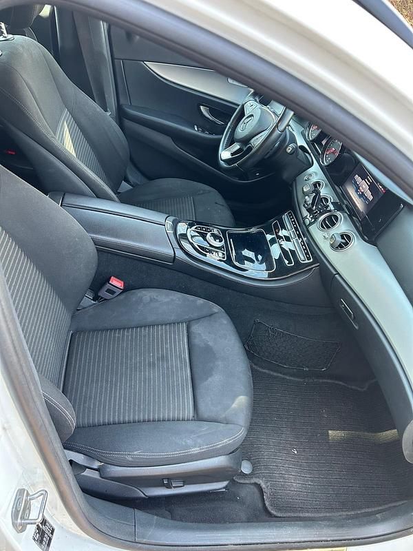 Second-hand Mercedes 220 143 CP (105 kW) 2017 Alb Break