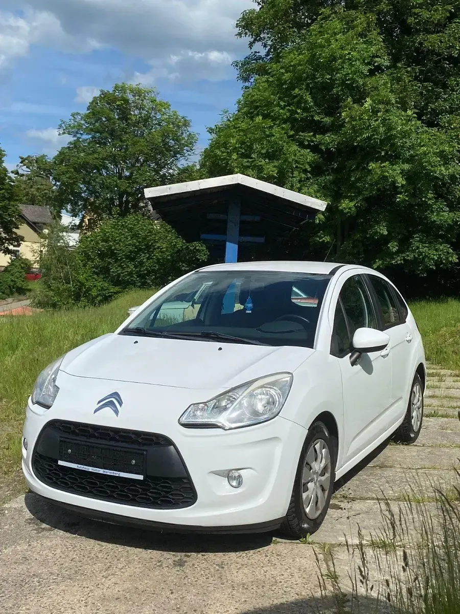 Gebraucht Citroën C3 73 PS (53 kW) 2010 Weiß Kleinwagen