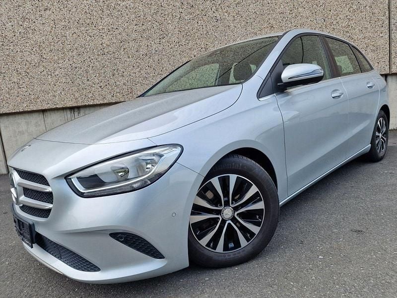 Silber Gebraucht 2020 Mercedes B180 Van / Kleinbus | 17.999 € (Fairer Preis) - Bild 1/4