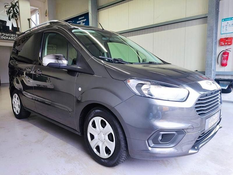 Gebraucht Ford Tourneo Courier 101 PS (74 kW) 2019 Braun Van / Kleinbus