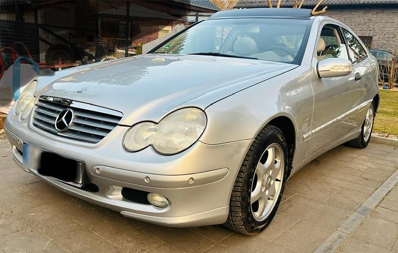 Gebraucht Mercedes C180 129 PS (94 kW) 2001 Silber Coupé