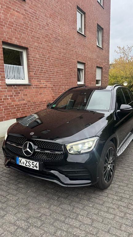 Schwarz Gebraucht 2019 Mercedes GLC300 AMG line SUV | 38.000 € (Teuer) - Bild 1/4