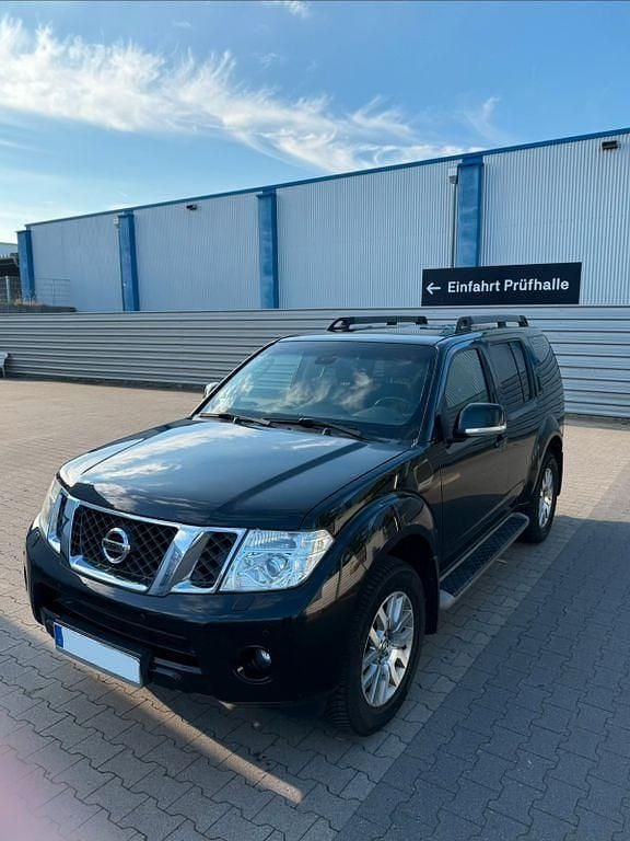 Schwarz Gebraucht 2014 Nissan Pathfinder Platinum SUV | 18.000 € (Teuer) - Bild 1/4