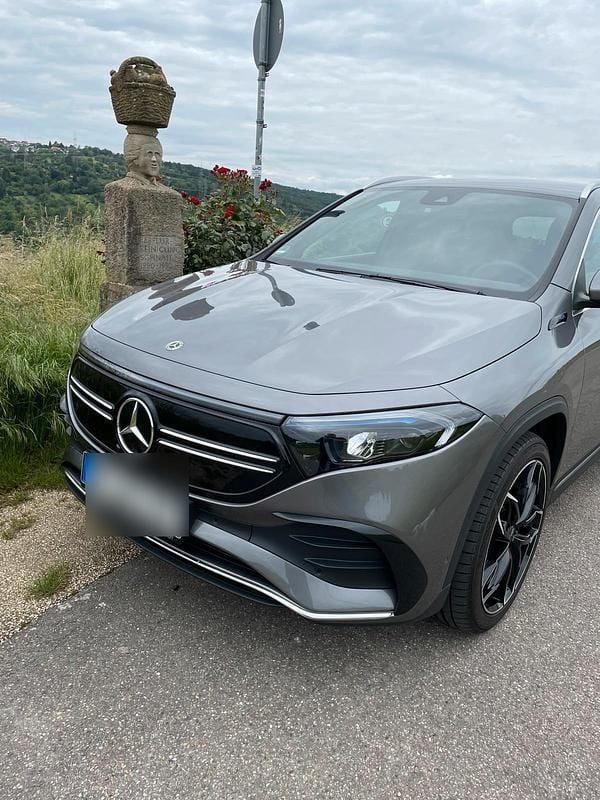 Grau Gebraucht 2021 Mercedes EQA250 AMG SUV | 31.999 € (Fairer Preis) - Bild 1/4