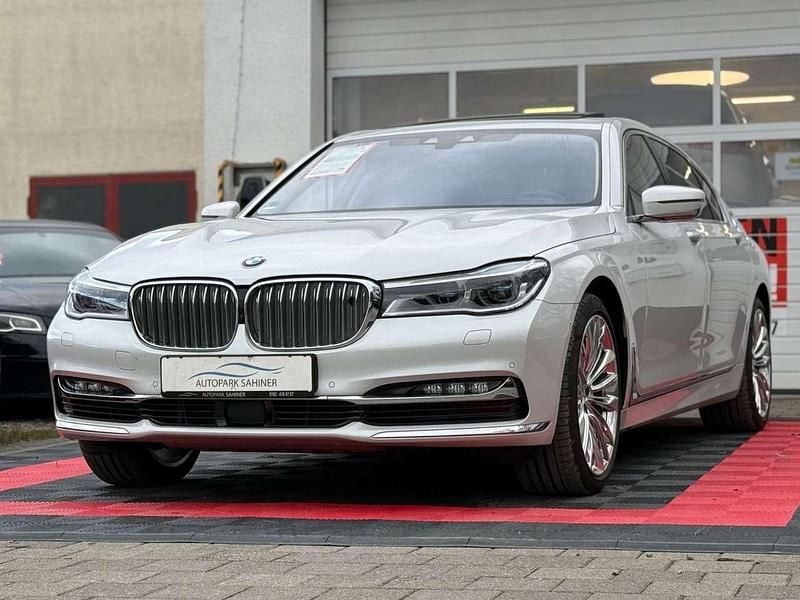 Gebraucht BMW 760 609 PS (447 kW) 2018 Mineralweiss metallic Limousine