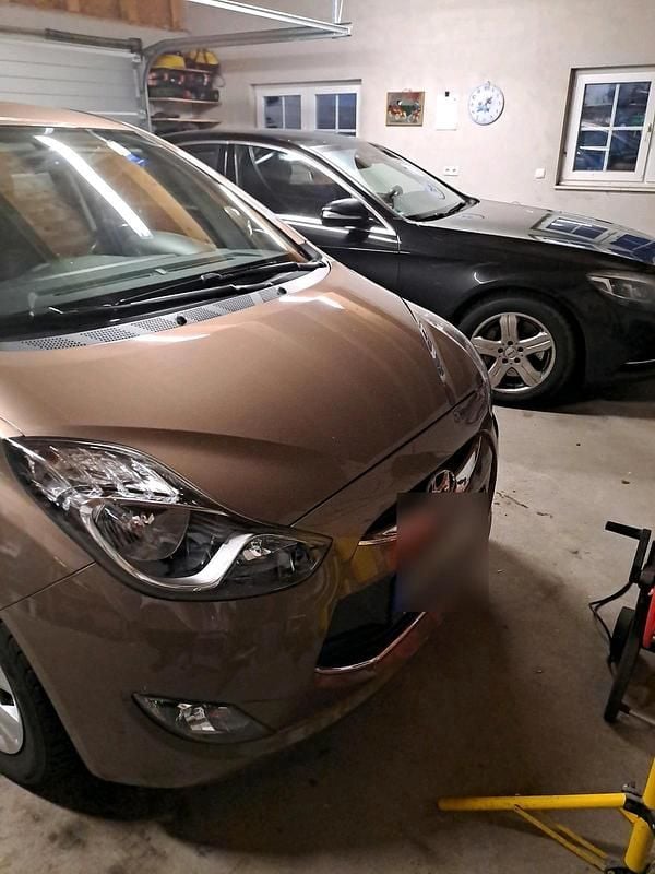 Braun Gebraucht 2012 Hyundai ix20 Kleinwagen | 6.990 € (Fairer Preis) - Bild 1/4