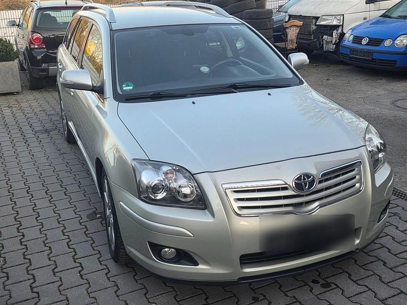 Silber Gebraucht 2008 Toyota Avensis Kombi | 4.950 € - Bild 1/4